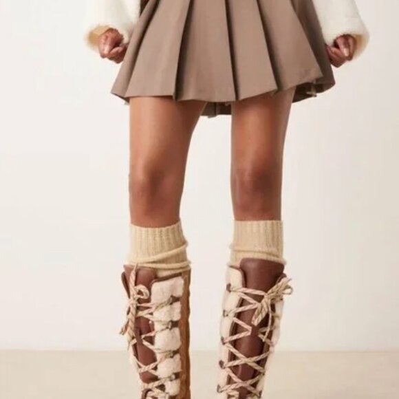 Free People Wilder Mukluk Genuine Shearling Boots Flatform NIB Retail $258 - Picture 2 of 10